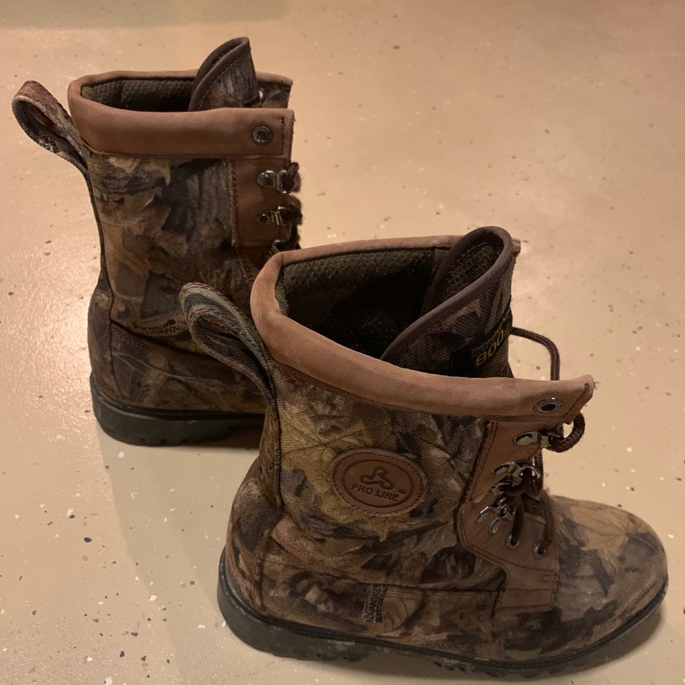 Men’s size 9 camouflage boots